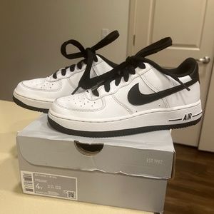 Kids Nike Air Force 1 white and black Size 4y